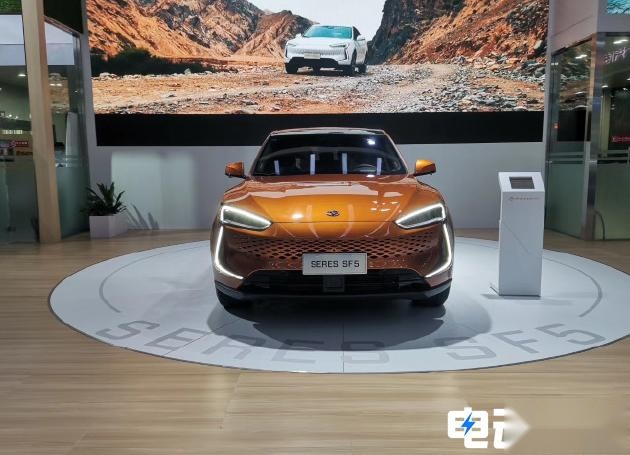 赛力斯SF5新增车型上市