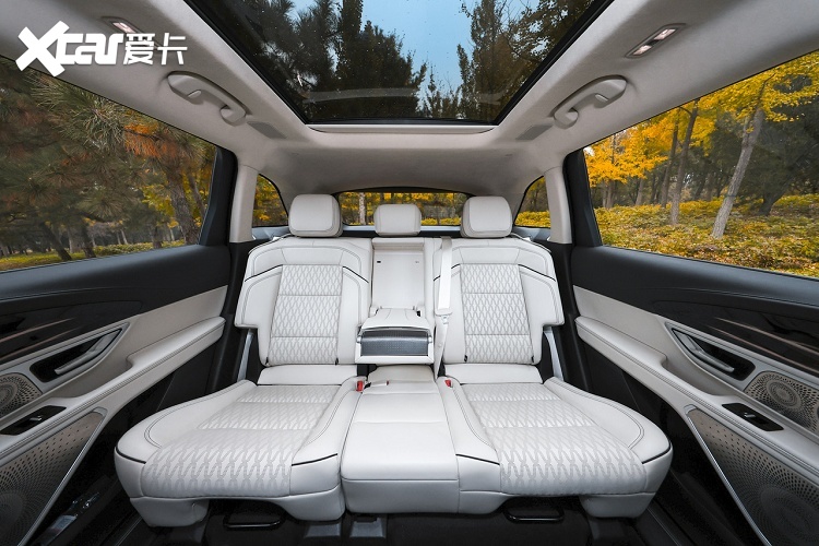 测试座椅舒适，林肯坐着也太得劲了！