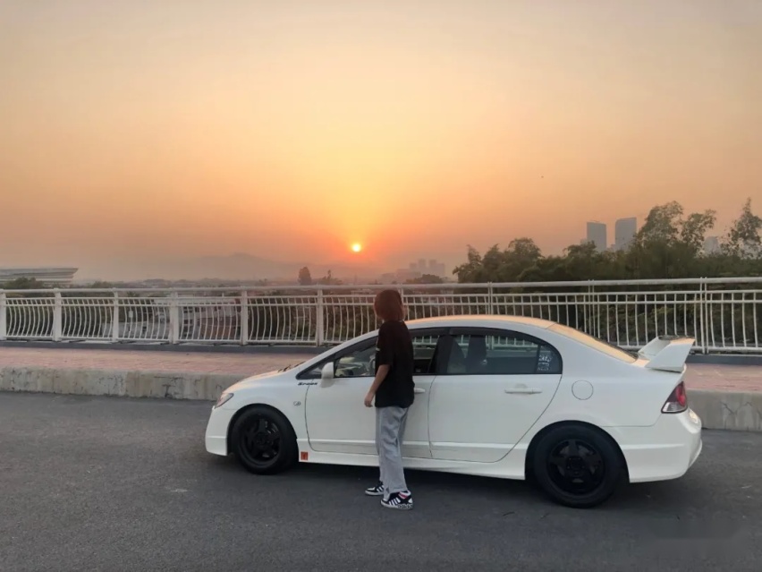 再快的火箭，也追不上开本田FD2的女孩