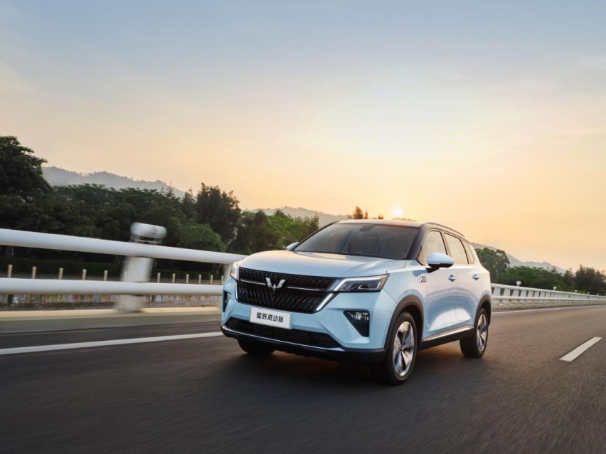 9.98万就能买无需充电的混动SUV？五菱星辰告诉你，是