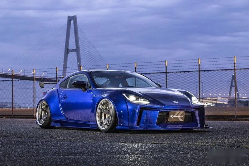 KUHL改装宽体GR86/BRZ，风格神似2000年初的《极品飞车》