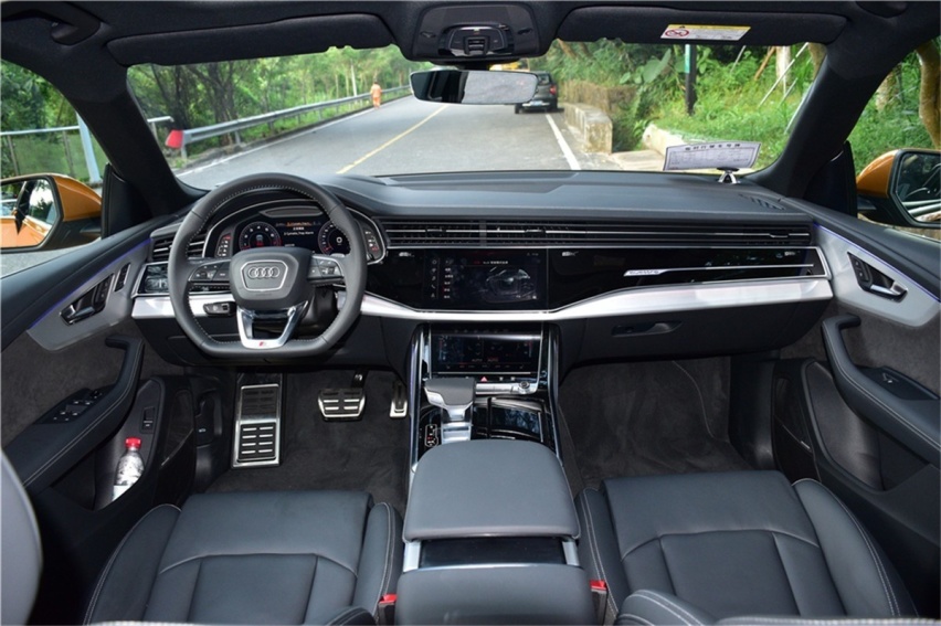 百万级Coupe SUV实拍对比 宝马X6和奥迪Q8谁更香？