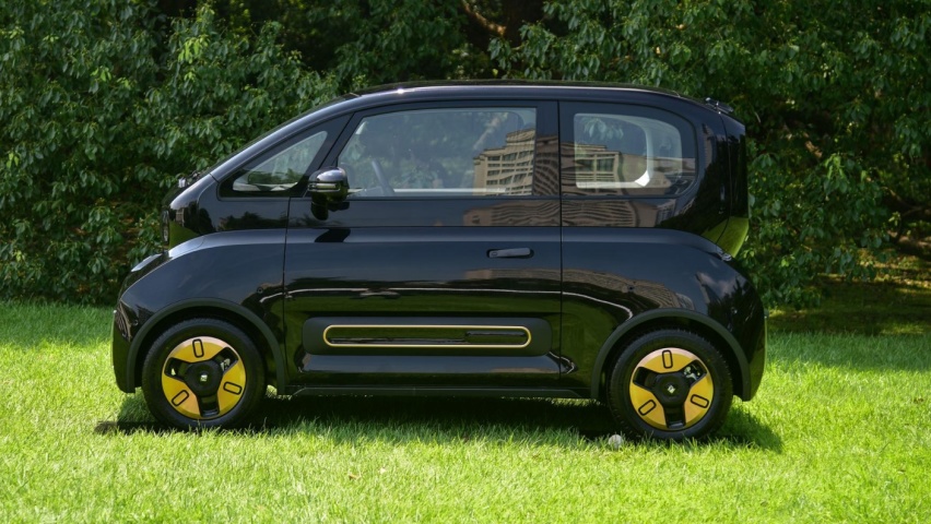 没有小蚂蚁大续航305km，造型个性的宝骏KiWi EV还值吗？