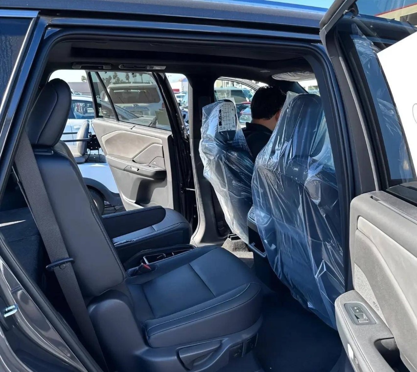 雷克萨斯TX实车曝光：豪华SUV新标杆，配备2.4T发动机和顶级内饰