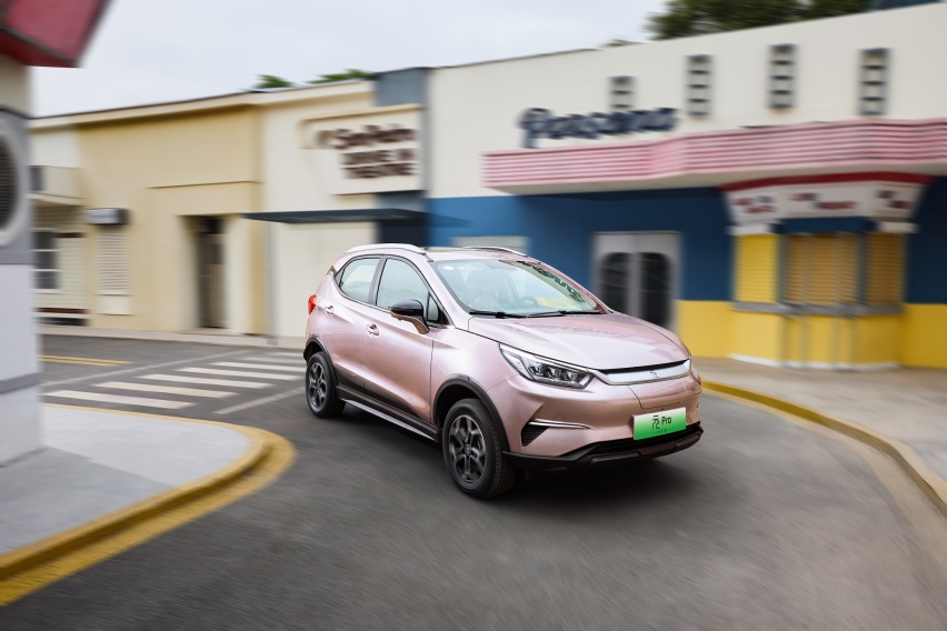 9.98万买比亚迪SUV 续航401km还带快充