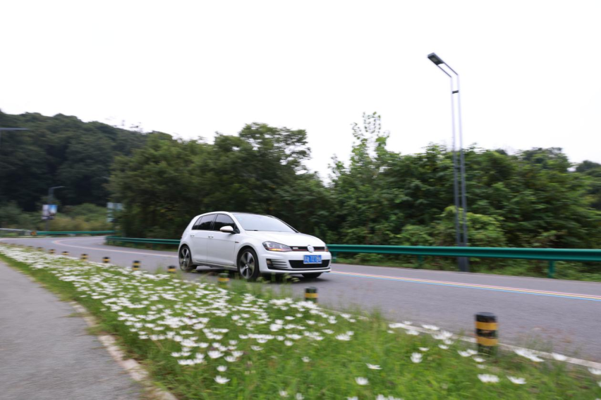 侠女闯江湖，偶遇领克02 HatchBack竟然放弃穿越？