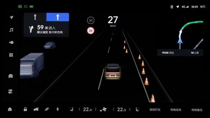 理想车主夜间行驶，时速60有人追车？特斯拉也有过