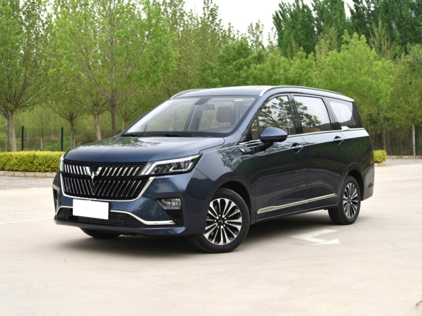 即将预售，试驾了五菱全新7座车，设计精致高级，配1.5T取名佳辰