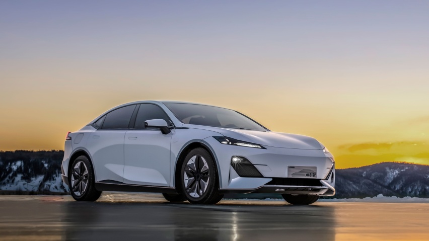 售价20-30万，长安深蓝C385要跟Model 3直接竞争