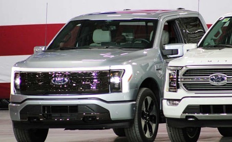 福特F-150纯电动版实车曝光，美国总统拜登亲自试驾