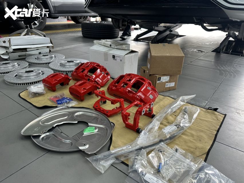 奔驰GLE53升级改装原厂AMG六活塞刹车卡钳批发确保每次刹车都更快更
