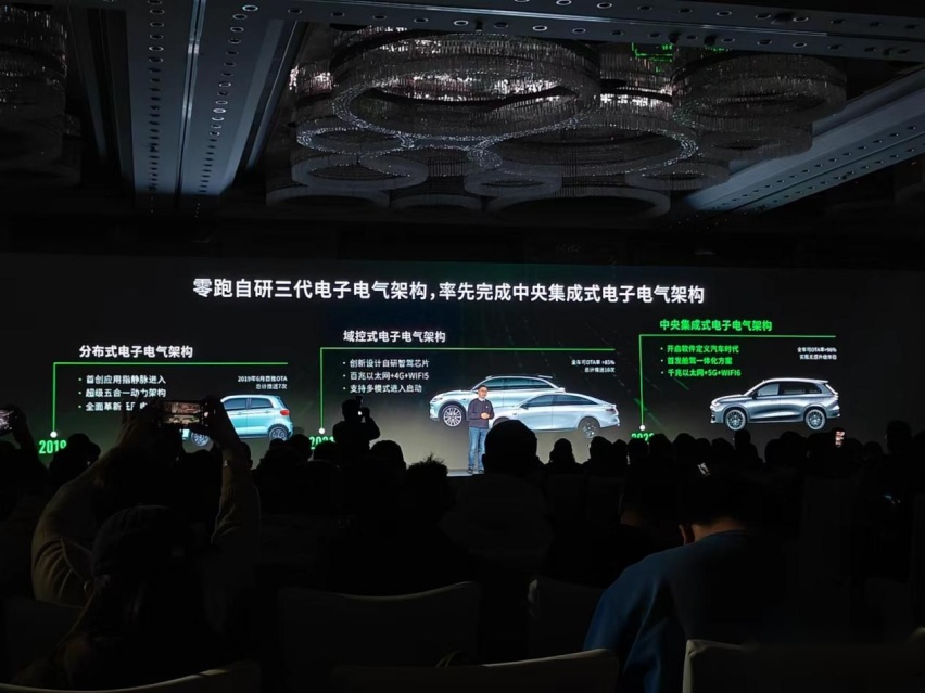 零跑 C10：「车中小米」「半价理想」