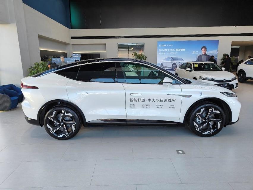 实拍2024款飞凡R7：18.99万起售，对标Model Y，零百加速