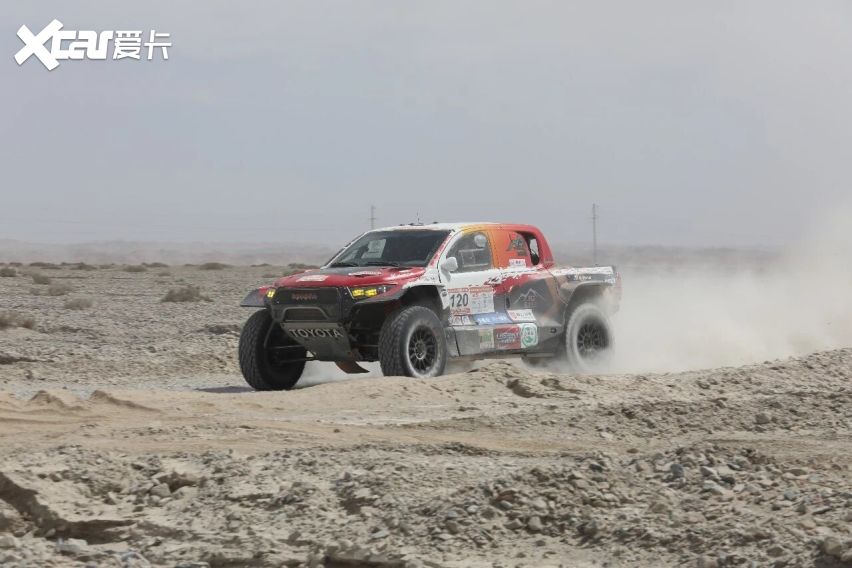 穿越艾丁湖戈壁！2026爱跑·中国环塔国际拉力赛SS3鏖战最长赛段(图4)