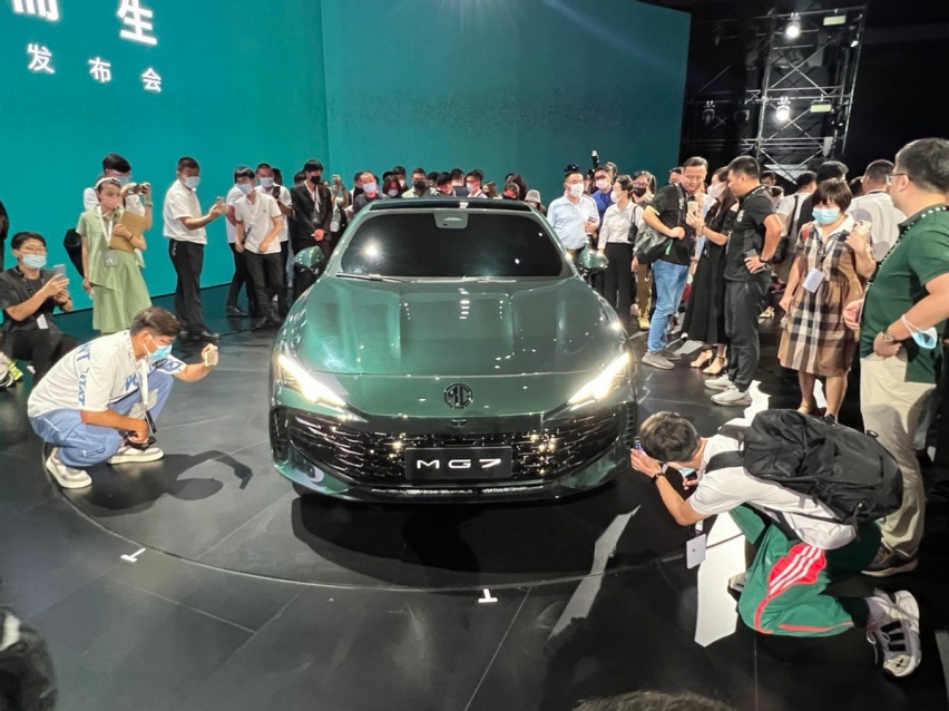 “黑化”的MG，驶入燃油车“最终局”