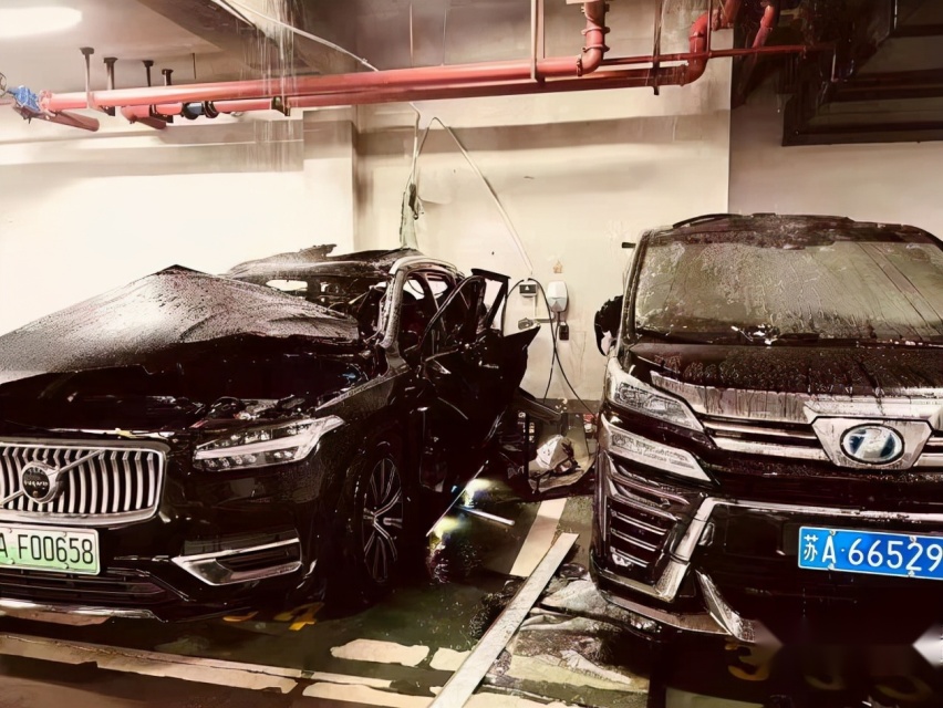 又一辆沃尔沃插混车型自燃？引擎盖也变形，或与XC90爆炸原因相似