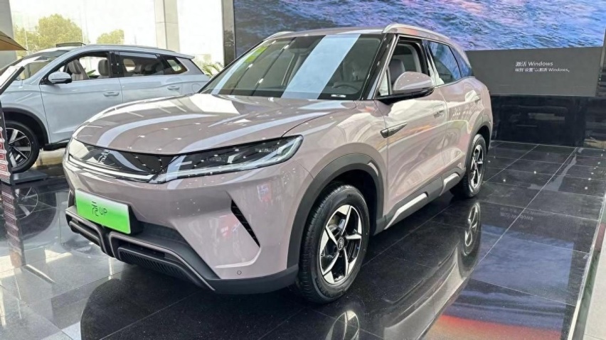 9.68万起售，401km长续航，小身材大空间，比亚迪元UP继续“卷”