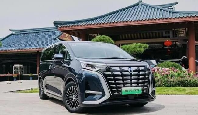 没想象中糟糕 2022年车市销量出炉 同比增长1.9% 中国品牌笑了
