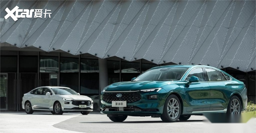 轴距2945mm,中控屏长达1.1米,1.5t蒙迪欧14.98万起售