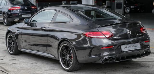 梅赛德斯AMG C63S Coupe海外实车