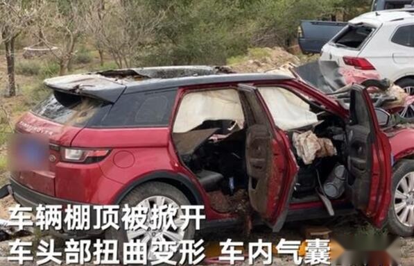 于月仙车祸涉事路虎极光全车顶被掀 全景天幕的车真的不安全吗?
