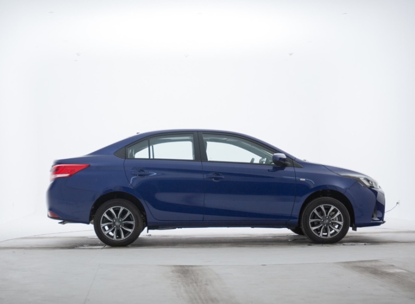 百公里油耗5.2L，买菜车可以选它！丰田YARiS L 致享