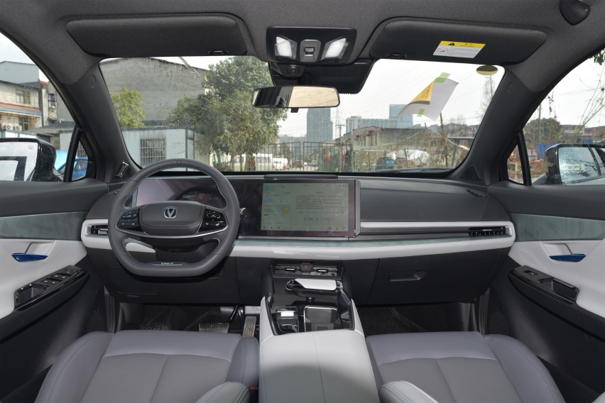 降价增配，限时售价9.99万，长安UNI-T新增尊享型，搭1.5T+7