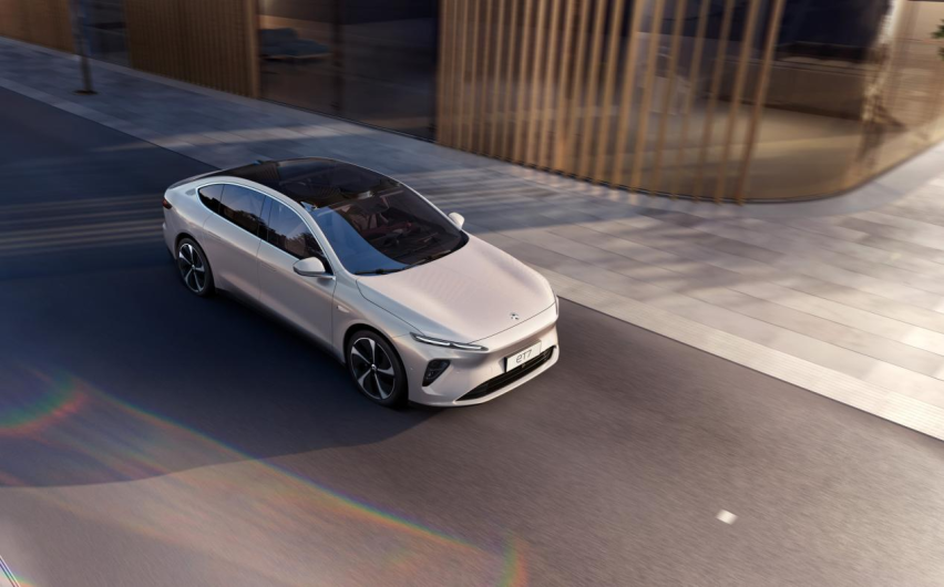 50多万的蔚来ET7续航1000km，3.9秒破百，打7系能赢吗？