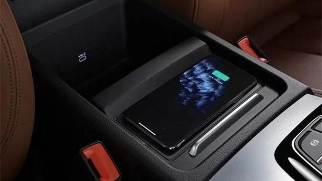奥迪Q5改款正式发布！终于有触屏车机，后排椅背也能调了