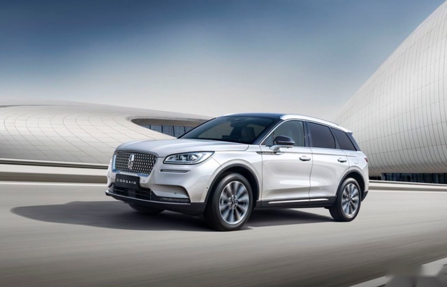 20多万买豪华SUV，改款冒险家和换代前的宝马X1，谁是更优选？
