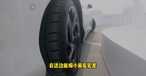 迷宫试驾，智己L6一键搞定城市各种复杂道路挑战