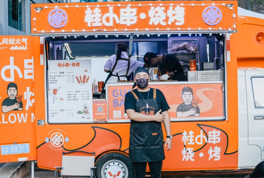 赋予创业者新契机,五菱汽车“人间烟火气”餐车市集燃爆十一假期