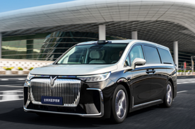 挑战主动安全！岚图CEO卢放成功蒙眼挑战130km/h AEB