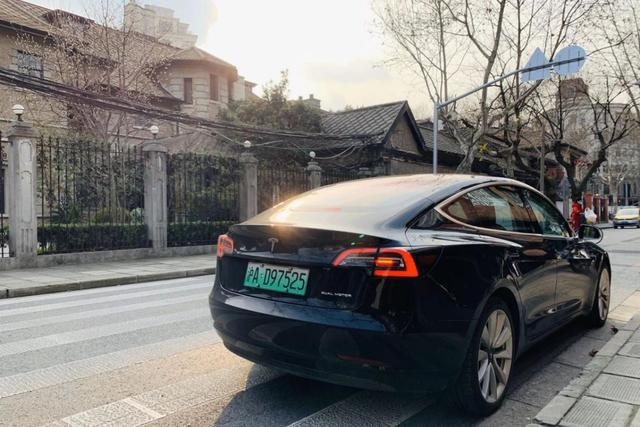 【30万纯电动】选668km续航的特斯拉Model 3还是420km的蔚来ES6？