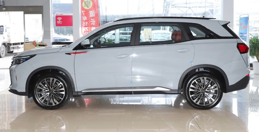 国产版雷克萨斯+奢华内饰！2+2+2的中型SUV，才7万多