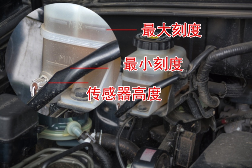 手刹灯一直亮，新手认为是开关坏了，只有老司机才明白有多危险