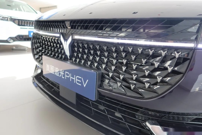 岚图追光PHEV 如何掀翻混动豪华
