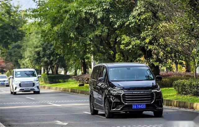 坐在上汽MAXUS G20看青城山还真不一样