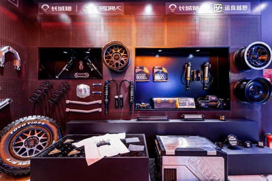 机车与炮天生一对，长城机车炮C位亮相成都车展