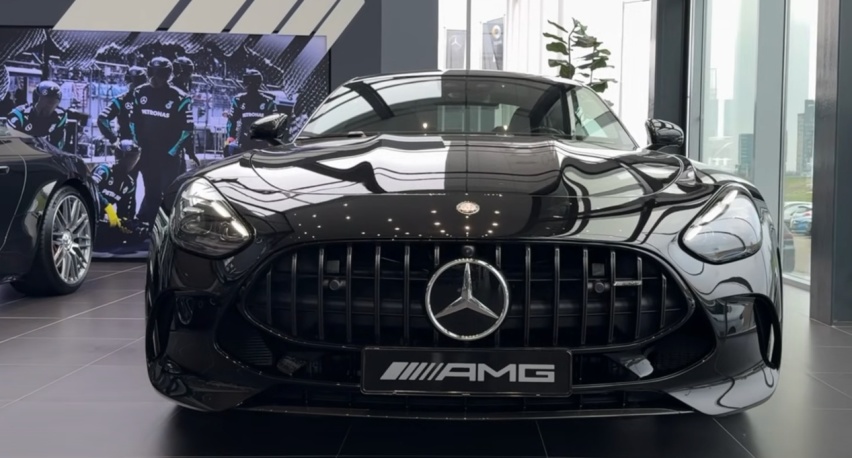 全新AMG GT63海外到店实拍，搭4.0T V8发动机，性能爆表