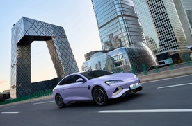 比亚迪固态电池正式装车，充电12分钟能跑1500km，关键价格还不贵