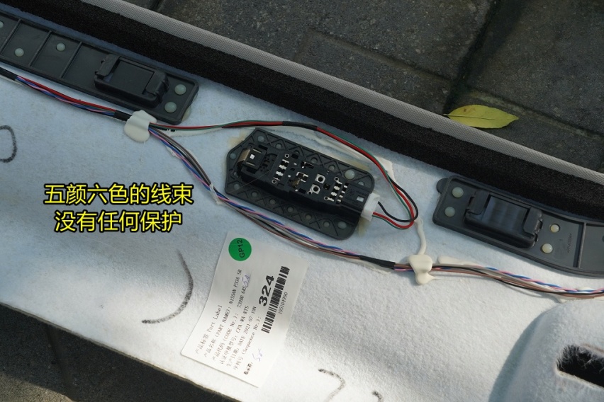 新奇骏拆解(3)车顶结构 锈迹斑斑的大新车！