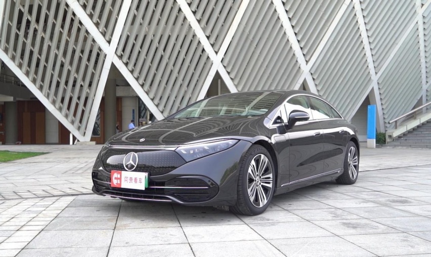 实拍奔驰EQS，售价超100万元的纯电轿车，开起来什么感觉？