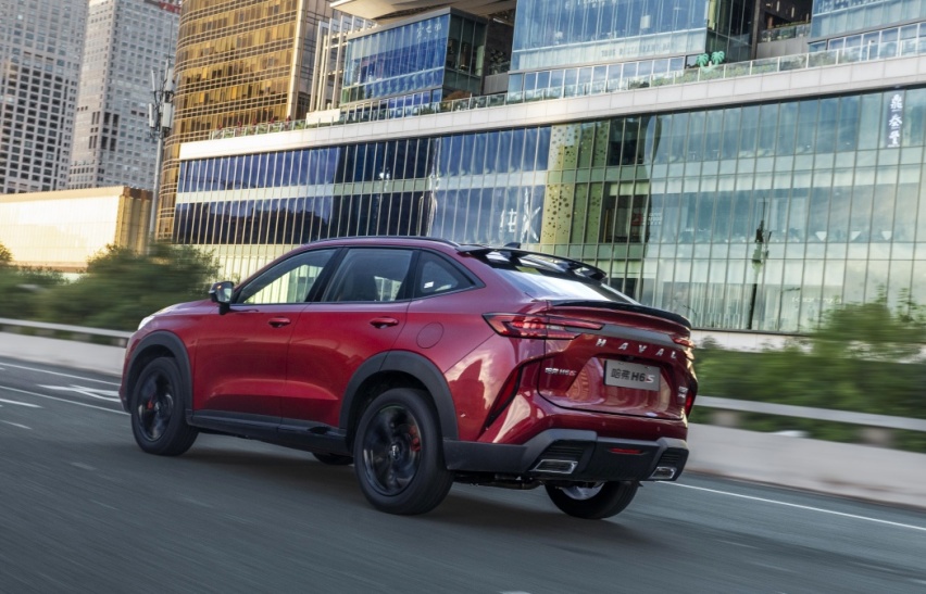 1.5T混动动力比肩3.0T,油耗仅4.7L!哈弗H6S该怎么选?