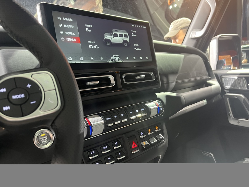 212全新车型T01正式上市 售价13.99万元-17.29万元
