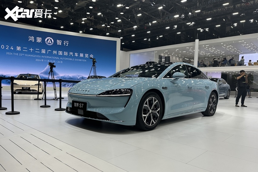 2024广州车展探馆丨新增多款配色 将迎来重磅升级 新款智界S7实拍