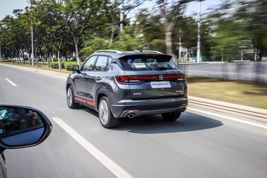10万块买一台动力越级小型SUV？试驾长安CS35 PLUS