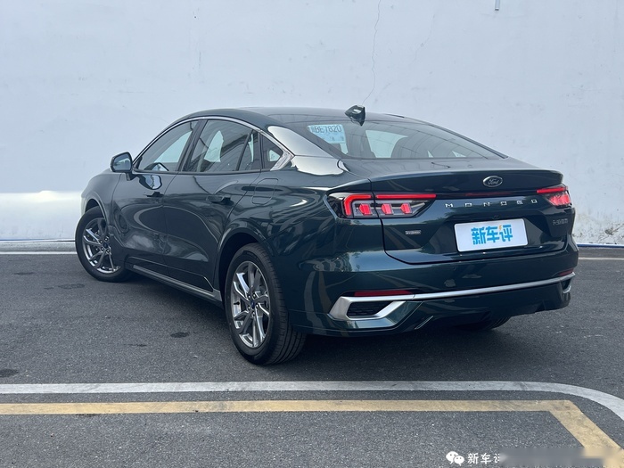 最省油美系车？3.8L油耗 蒙迪欧E-混动版上市售18.98万起