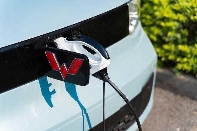 2.98万元！五菱神车宏光MINI EV大降价，能拯救销量下滑吗？