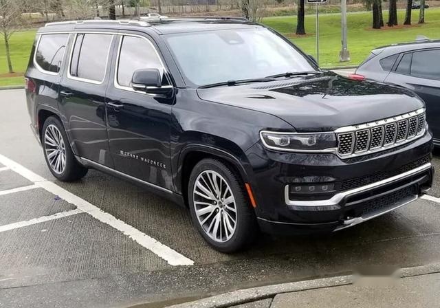 JEEP真正的7座SUV，内部4块屏幕+V8动力，堪称巨无霸